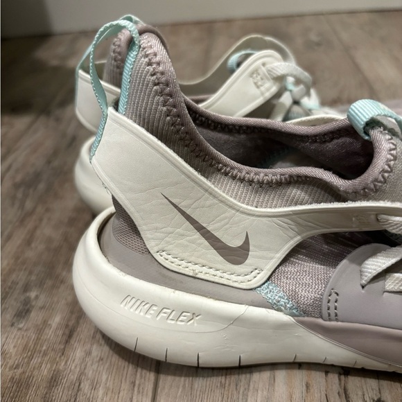 Nike Natural Motion Offset 6.0 / 2019 Woman’s Running Shoes size 8.5 - Picture 10 of 11